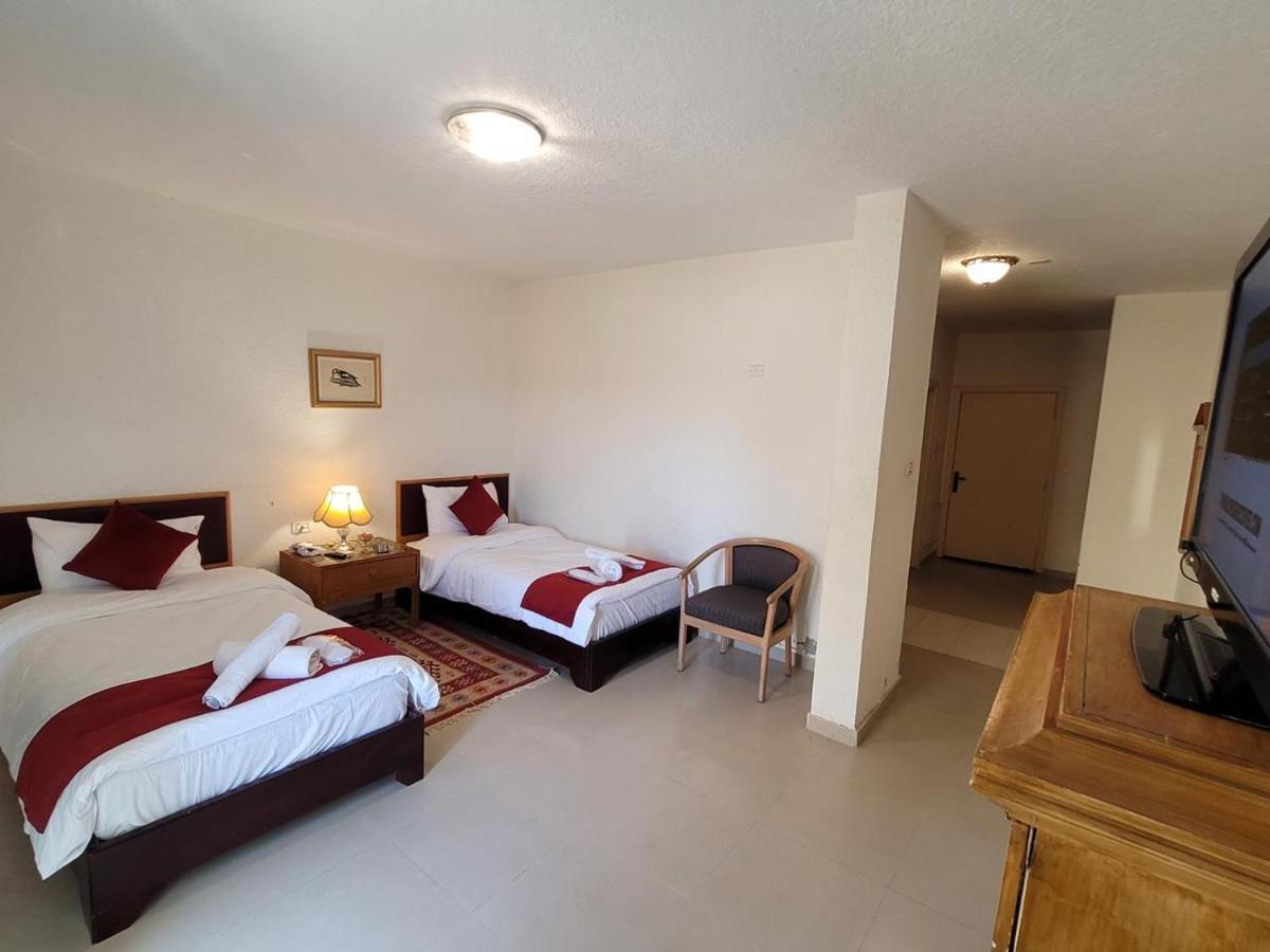 Petra Home Hotel Wadi Musa Exteriör bild