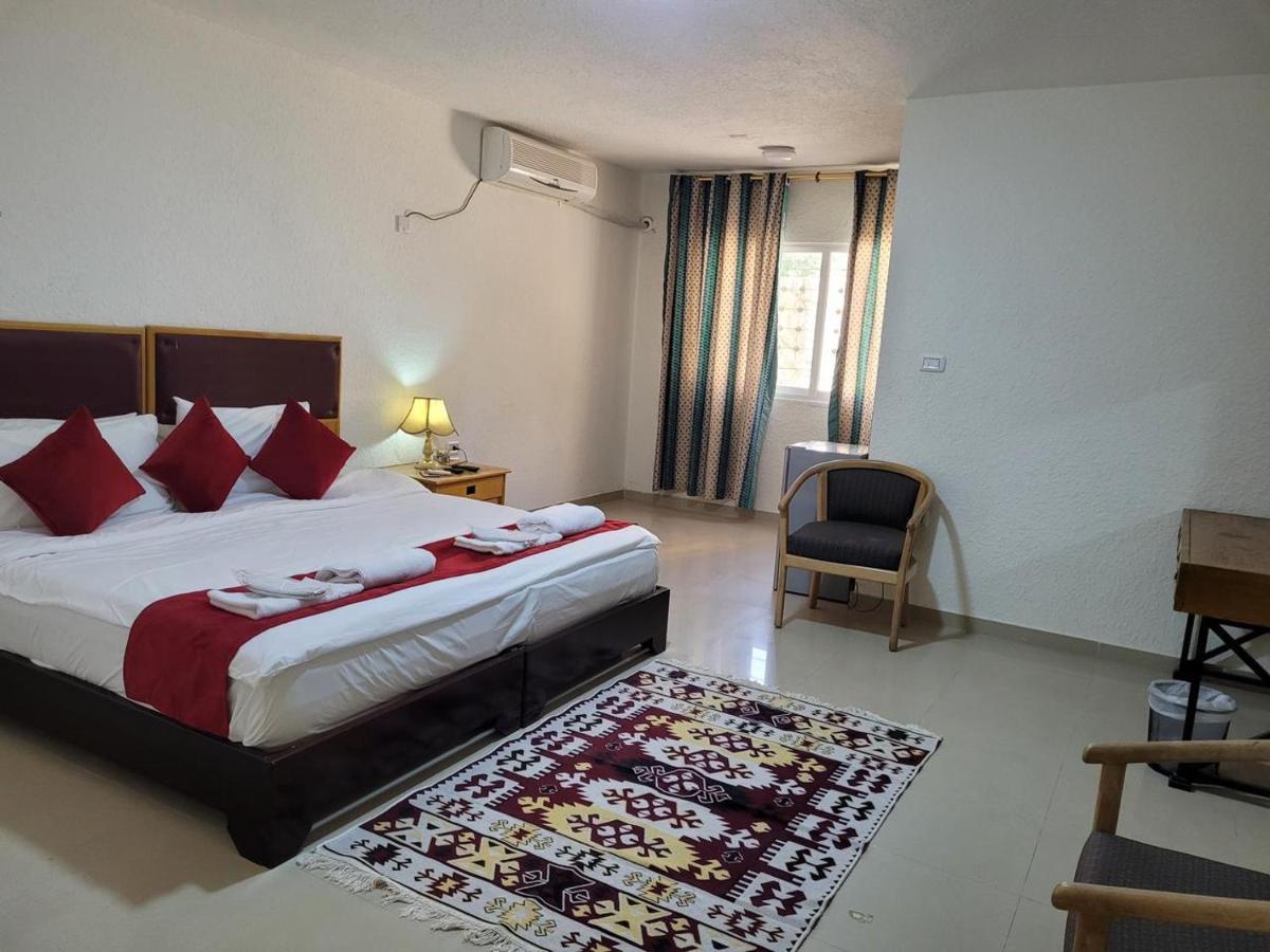 Petra Home Hotel Wadi Musa Exteriör bild