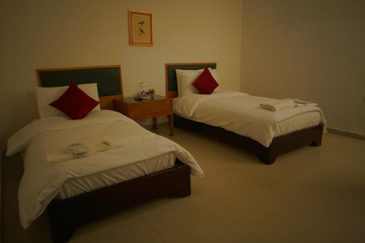 Petra Home Hotel Wadi Musa Exteriör bild
