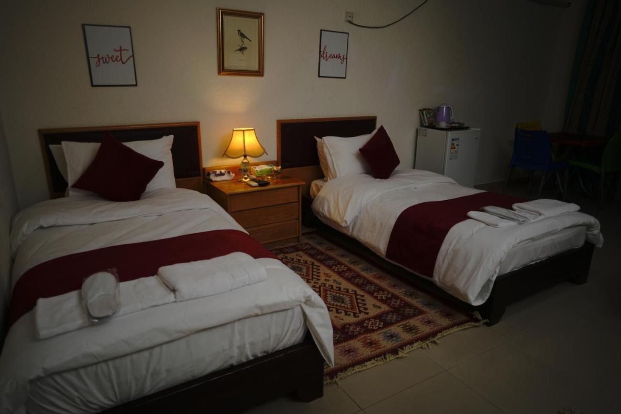 Petra Home Hotel Wadi Musa Exteriör bild